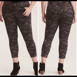Torrid cropped skinny jeans camo